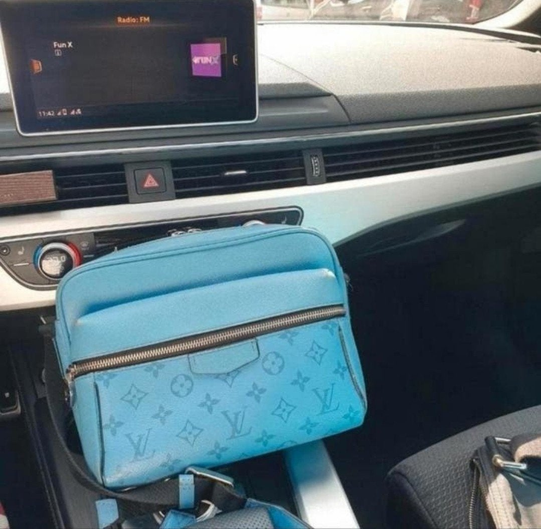 Louis vuitton lv taigarama light blue gucci dior.., Sieraden, Tassen en Uiterlijk, Tassen | Schoudertassen, Overige merken, Gebruikt