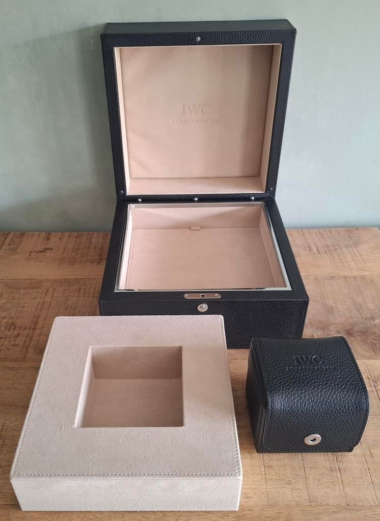 IWC Schaffhausen Collectors box met reisetui, Verzenden, Zo goed als nieuw