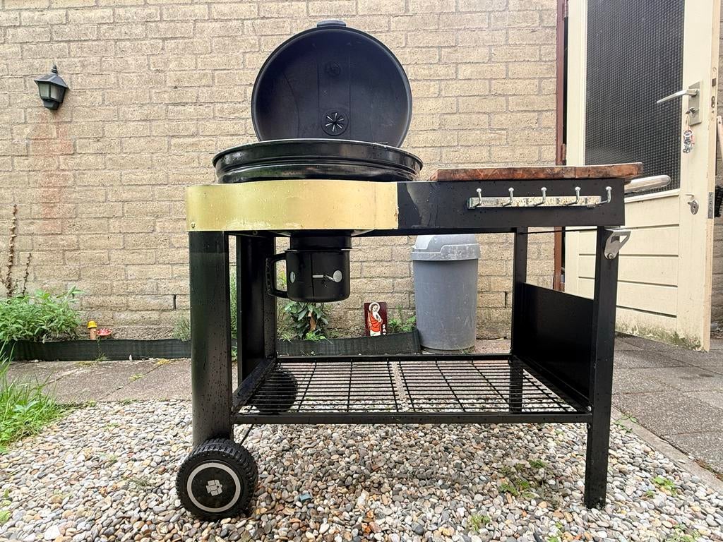 BBQ met handig zijtafeltje, Ophalen, Gebruikt