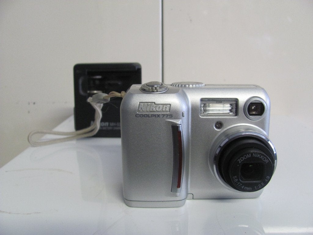 digitale vintage camera van Nikon coolpix 775, Compact, Ophalen of Verzenden, Zo goed als nieuw, 2 Megapixel