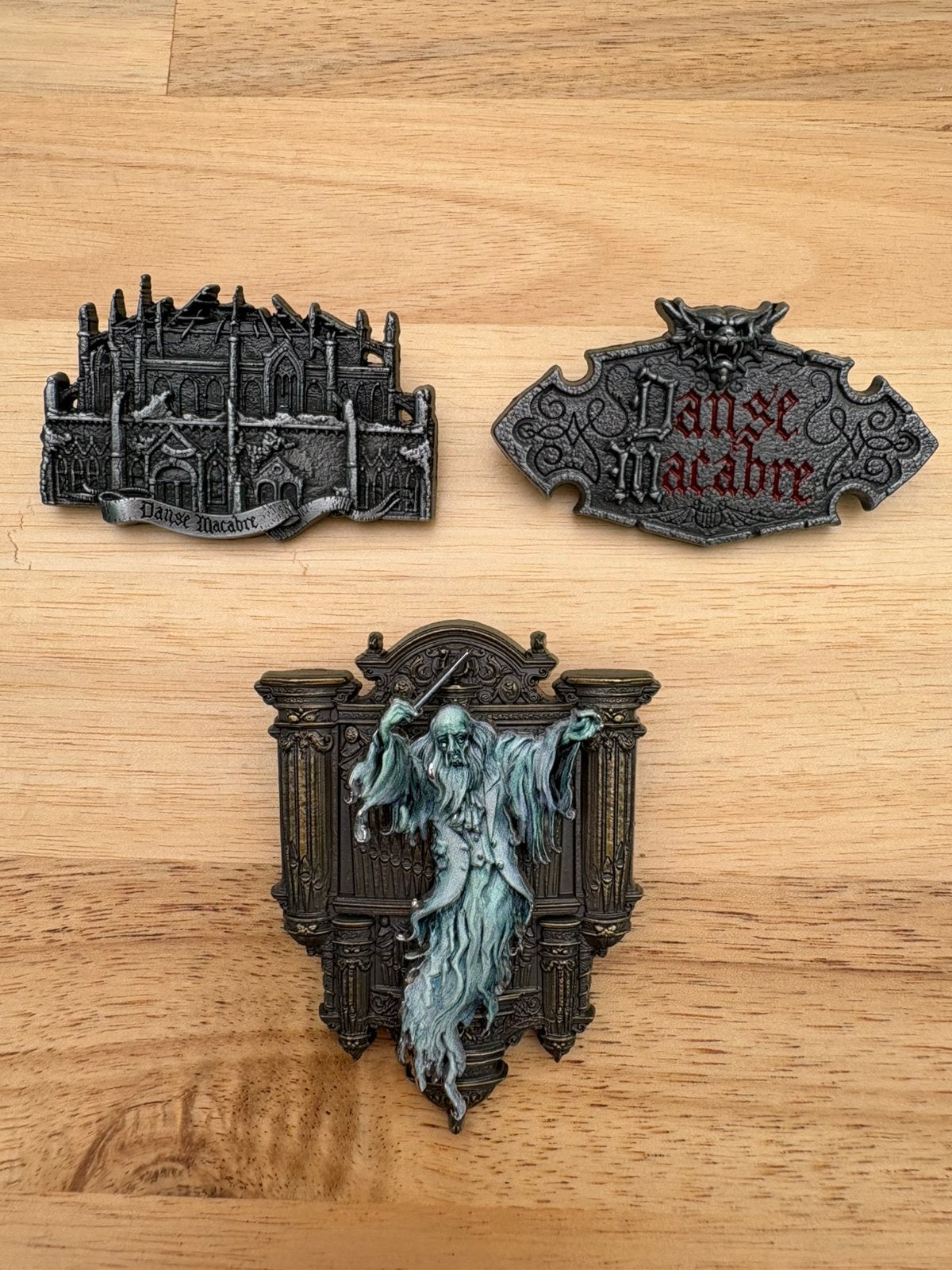 Efteling Danse Macabre pins met pinkaartjes Charlatan Abdij, Ophalen of Verzenden, Zo goed als nieuw, Button of Speldje