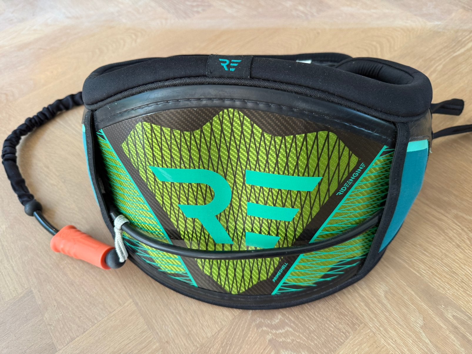 RIDE EINGINE hardshell wave kite harness als nieuw - medium, Watersport en Boten, Kitesurfen, Geen board, Ophalen, Zo goed als nieuw