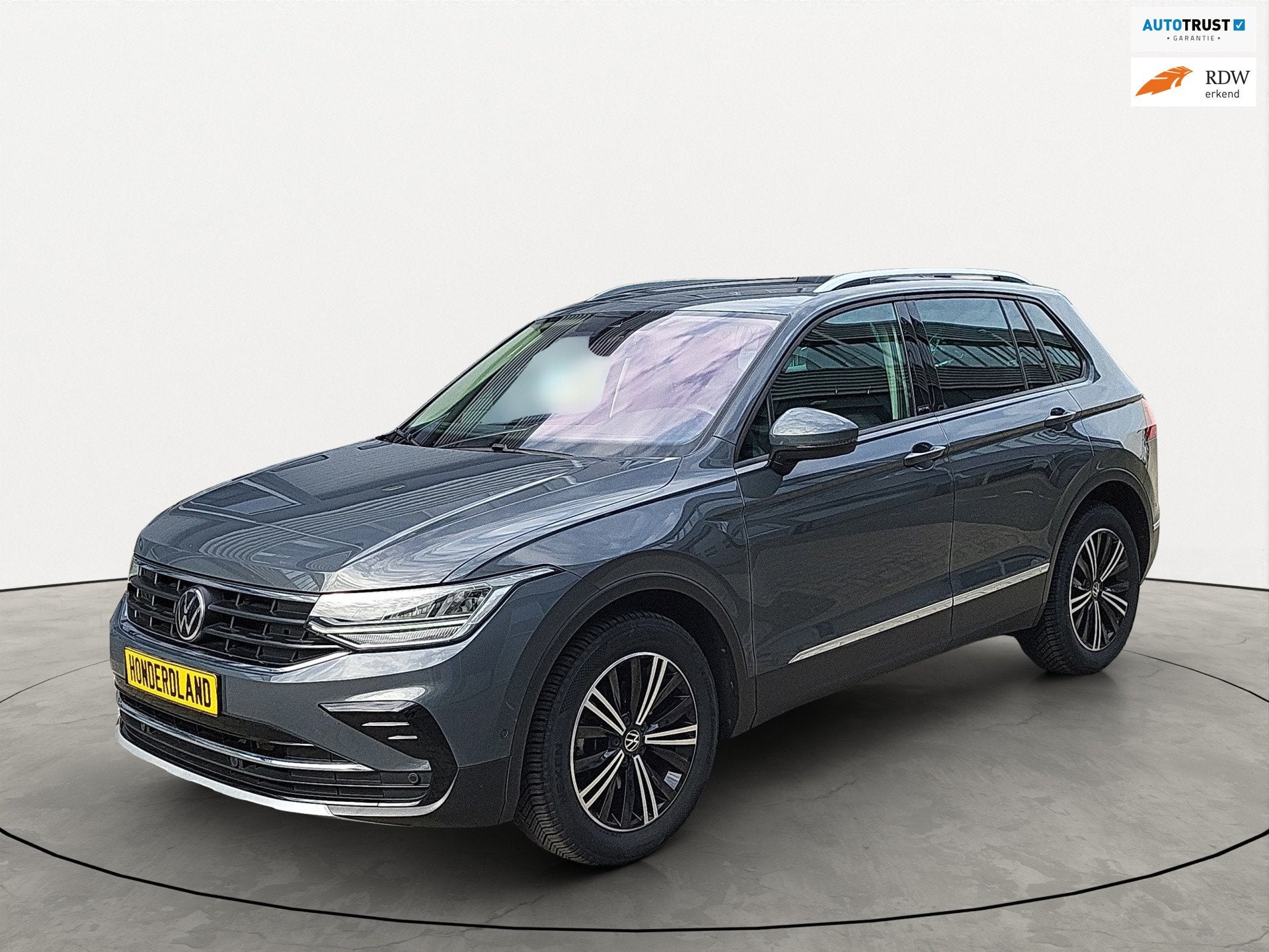 Volkswagen Tiguan 1.5 TSI Life Business, Auto's, Volkswagen, Stof, 4 cilinders, SUV of Terreinwagen, 17 km/l