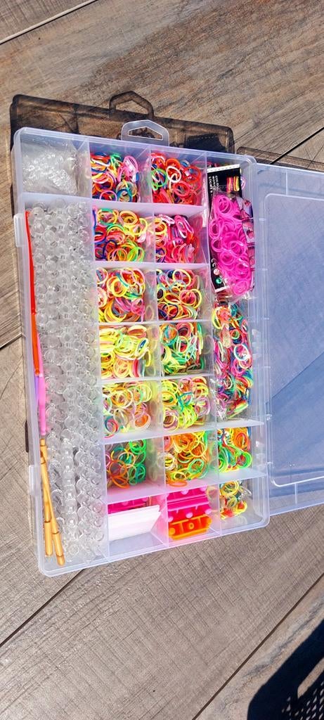 Grote Loom Box met Elastiekjes en Accessoires, Overige thema's, Meerkleurig, Ophalen of Verzenden, Zo goed als nieuw