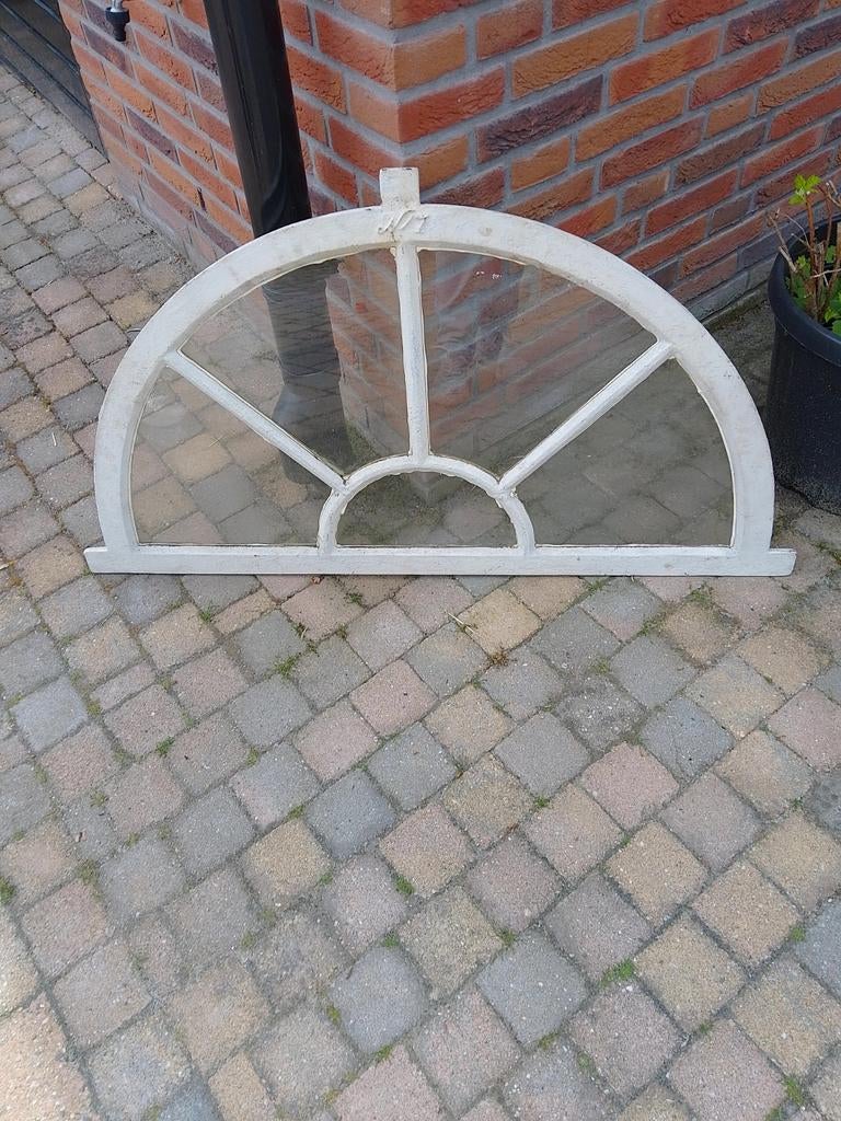 Antiek gietijzeren halfrond stalraam, Ophalen, Gevelraam of Ruit, Gebruikt, Minder dan 80 cm
