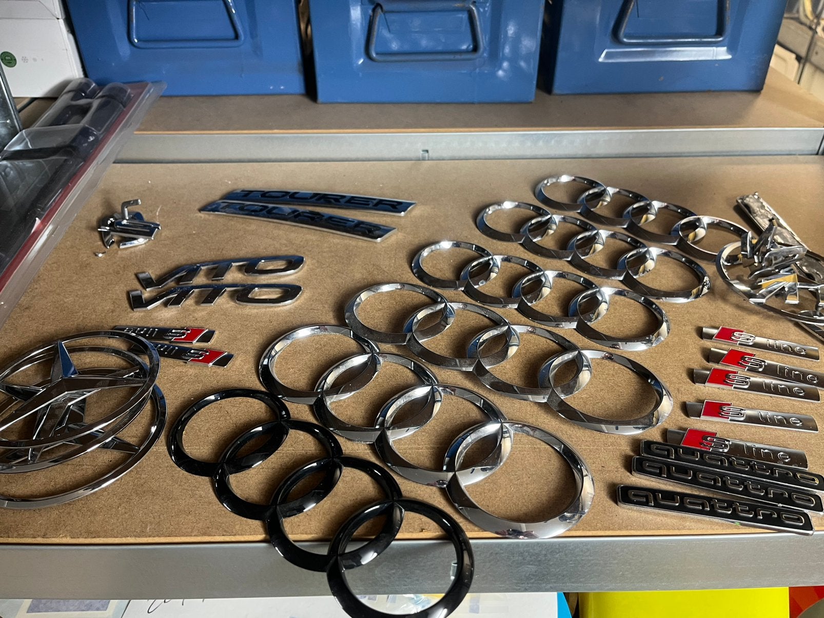 Diverse logo’s audi mercedes quatro sline etc, Ophalen of Verzenden, Zo goed als nieuw