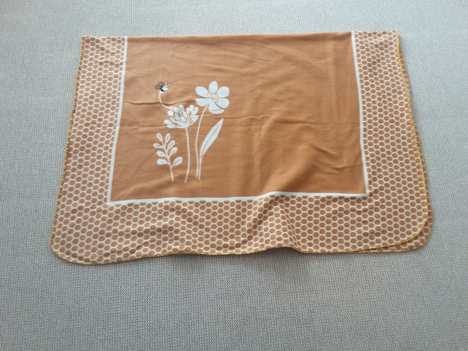 Mooie oranje deken met bloemen en bijtje, Ophalen of Verzenden, Zo goed als nieuw, 100 cm of meer, Deken