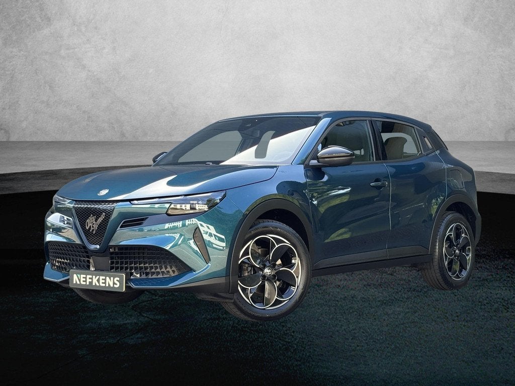 Alfa Romeo Junior Elettrica 54 kWh | ACCU 97% | AppleCarPlay, Automaat, Gebruikt, 156 pk, Parkeersensor