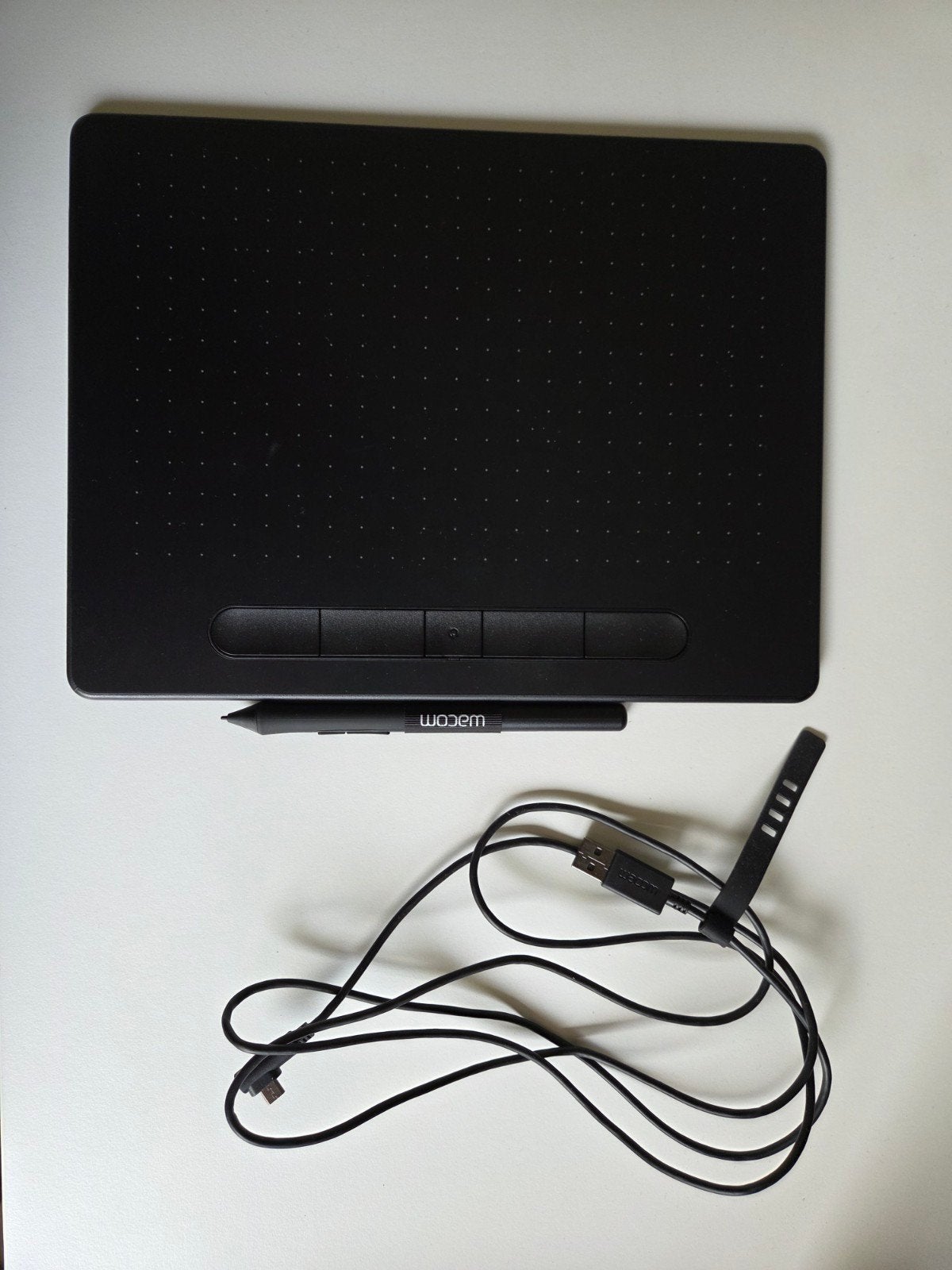 Wacom Intuos Pen Tablet met beschermhoes - 1x gebruikt, Computers en Software, Tekentablets, Ophalen, Multi-touch, Zo goed als nieuw
