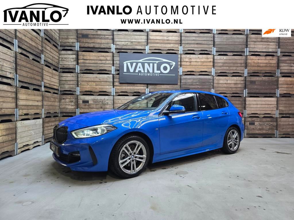 BMW 1-serie 118i High Executive Edition M-Sport Pano Leder N, Auto's, BMW, Gebruikt, Blauw, 3 cilinders, 695 kg