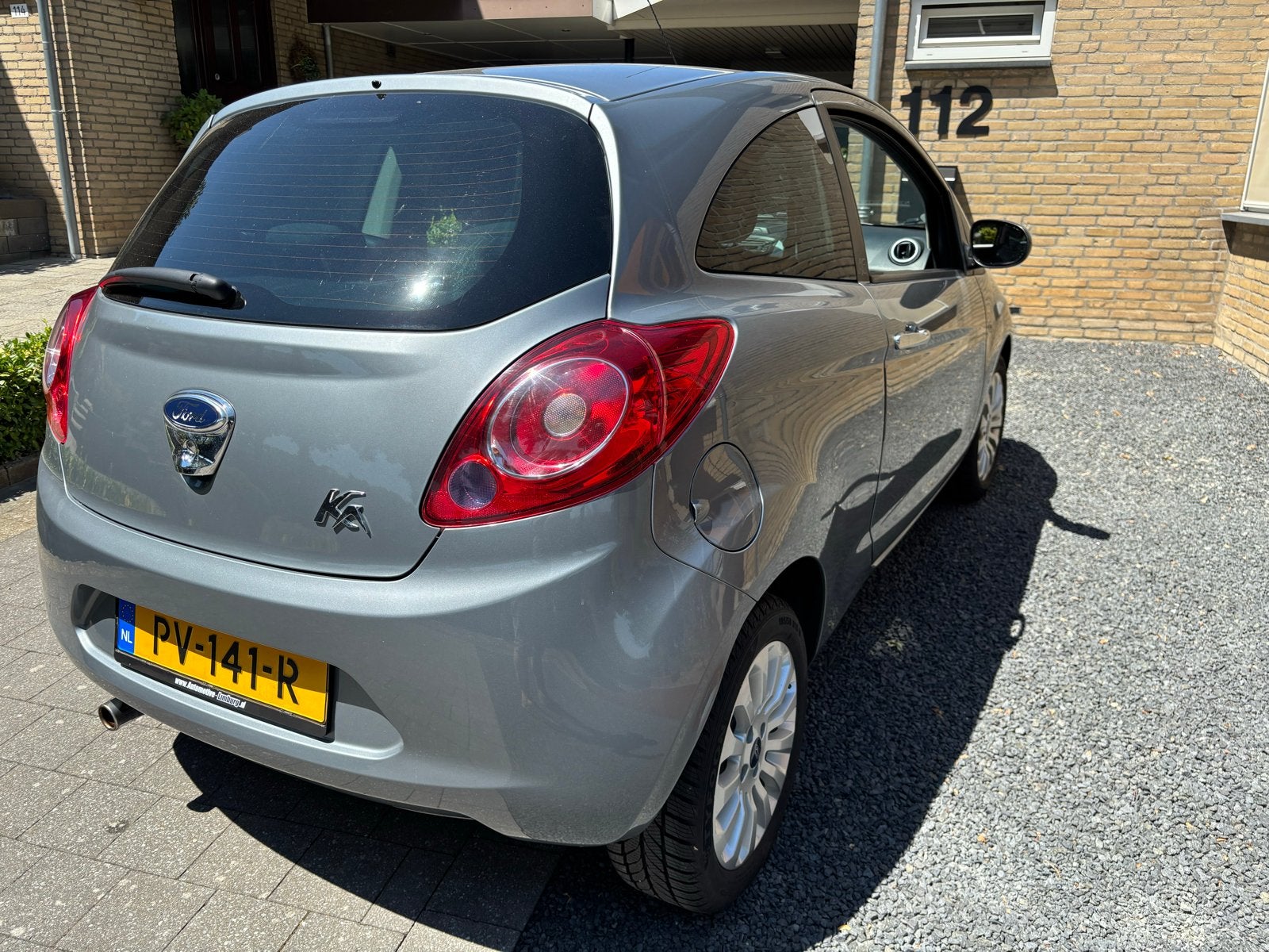 Ford Ka Titanium 1.2 51KW 2015 Grijs, Auto's, Ford, Voorwielaandrijving, Stof, 1242 cc, 4 cilinders