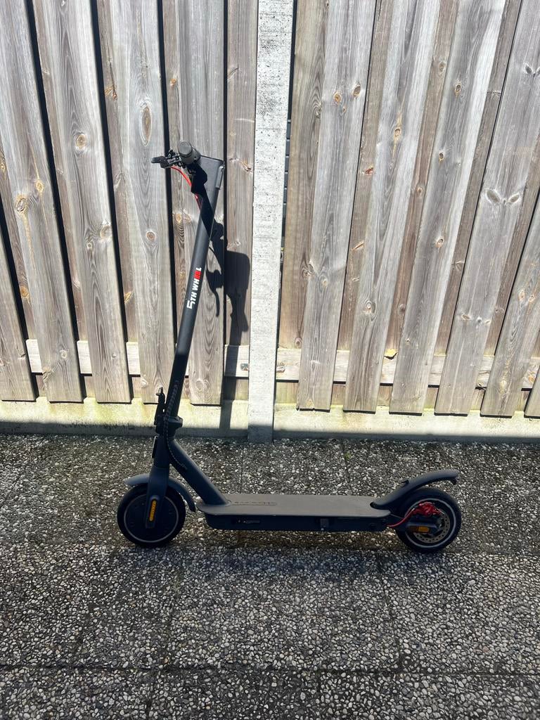 Elektrische step - in goede staat met oplader, Ophalen, Zo goed als nieuw, Elektrische step (E-scooter)