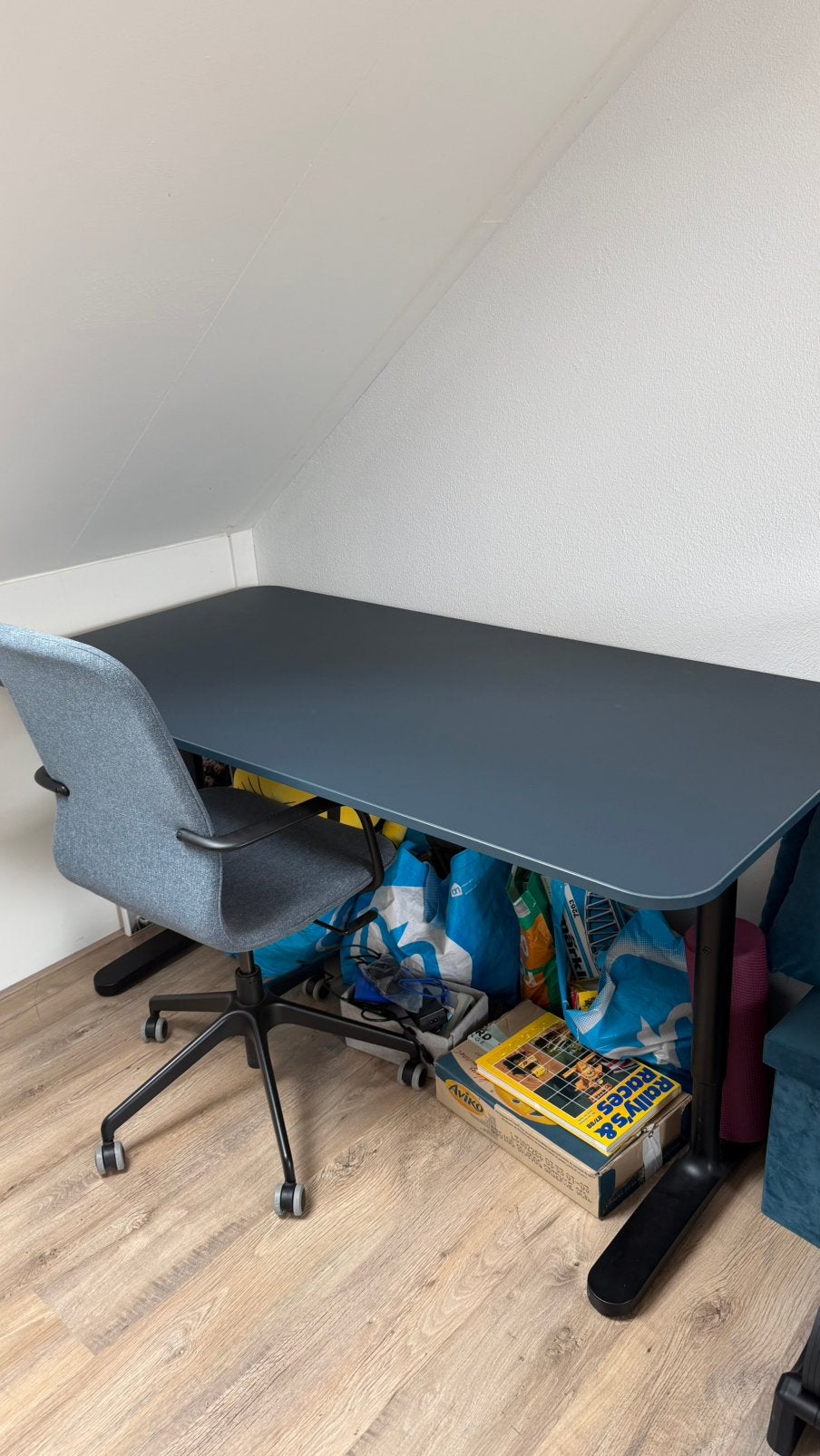 Bureau Bekant en/of bureaustoel Langfjall IKEA, Huis en Inrichting, Ophalen, 160 cm, In hoogte verstelbaar, Zo goed als nieuw