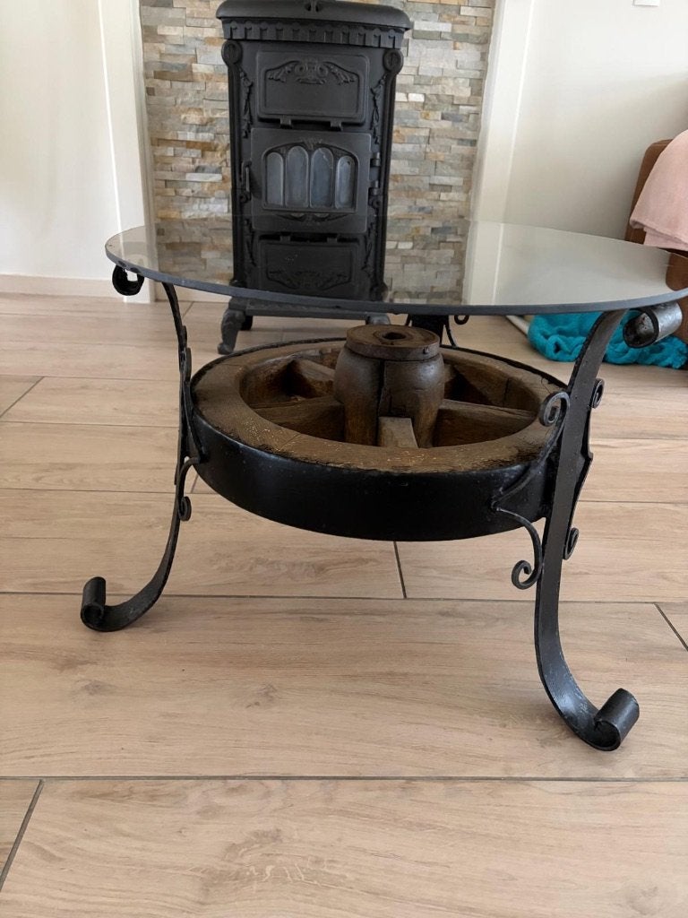 Unieke industriële salontafel Ø65 cm, houten wiel & glasblad, Ophalen, Gebruikt, 50 tot 100 cm, Rond