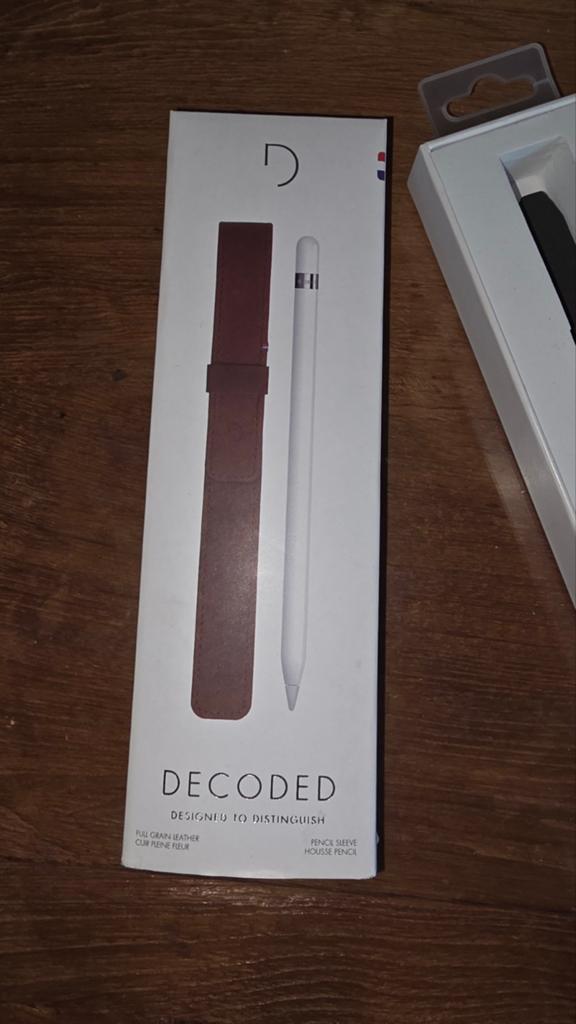 Apple pen en Decoded Leren Hoes voor Apple Pencil - Bruin, 10 inch, Wit, Ophalen of Verzenden, Zo goed als nieuw