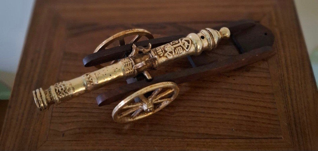 Mooi decoratief kanon, 24 cm lang, gemaakt van brons, Antiek en Kunst, Ophalen of Verzenden