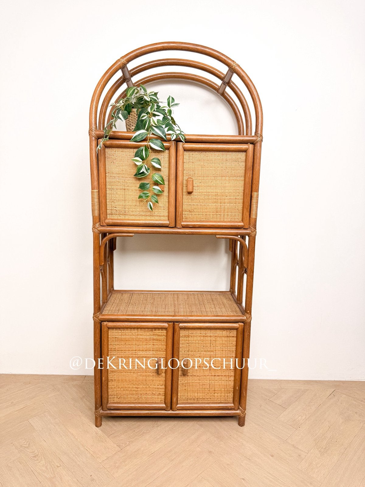 Vintage rotan bamboe manou boogkast kast met deurtjes, Overige materialen, Met deur(en), Ophalen of Verzenden, Zo goed als nieuw