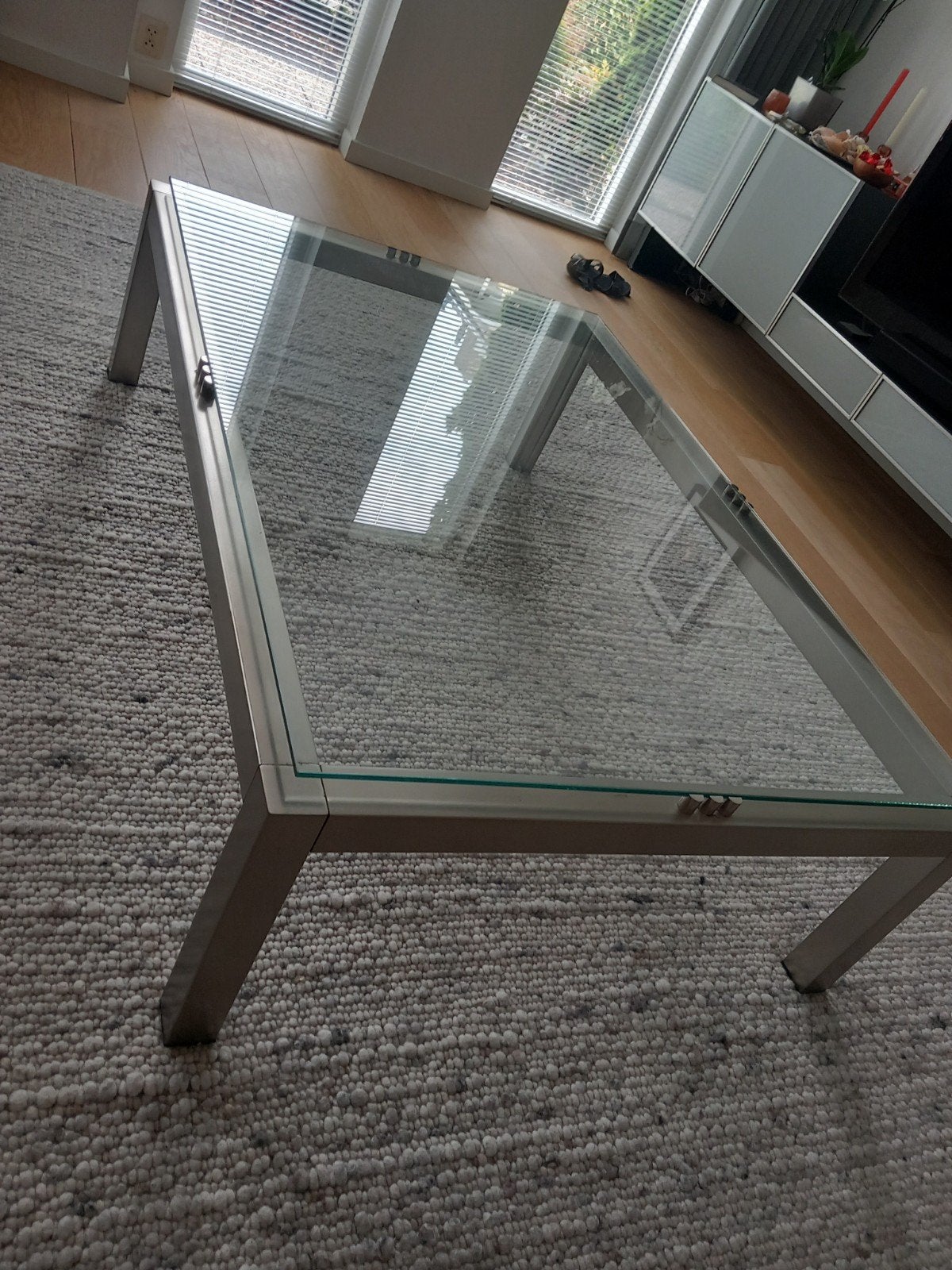 Klokgave salontafel rvs frame met facet geslepen glasplaat, Ophalen, 100 tot 150 cm, 50 tot 100 cm, Zo goed als nieuw
