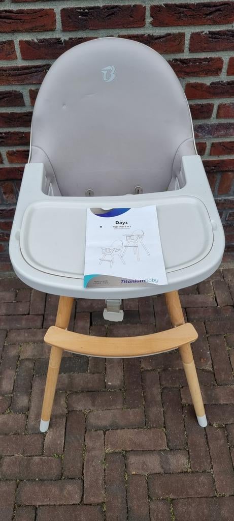 Titaniumbaby Dayz meegroeistoel met eetblad, Ophalen, Gebruikt, Meegroeistoel, Gordel(s)