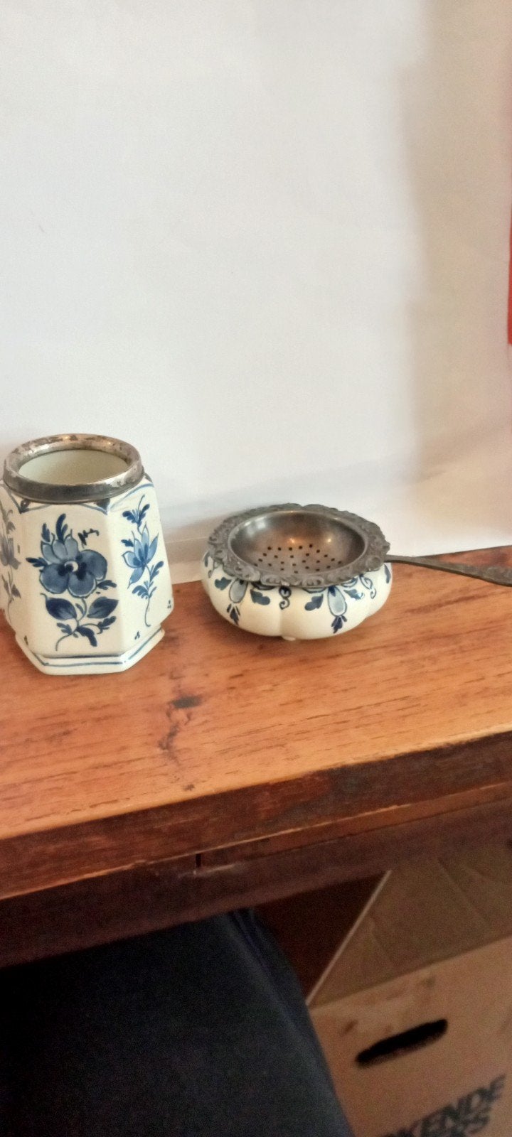 Delfts Blauw Lepelvaasje en Theezeefje - Handgeschilderd, Ophalen of Verzenden
