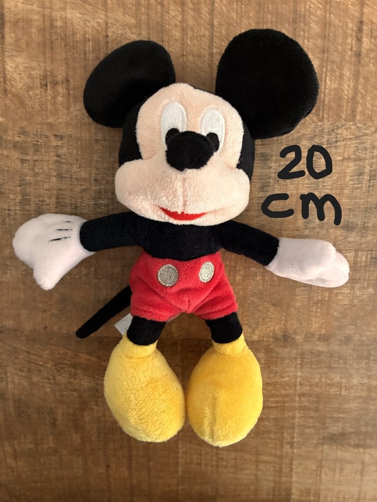 Disney knuffel Mickey Mouse. Ong. 20 cm. ZGAN., Ophalen of Verzenden, Mickey Mouse, Zo goed als nieuw, Knuffel