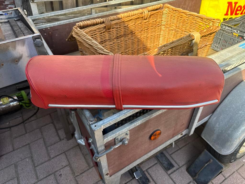 Nette Zundapp zadel - zie foto's, Fietsen en Brommers, Brommeronderdelen | Zundapp, Ophalen, Gebruikt, Zadel