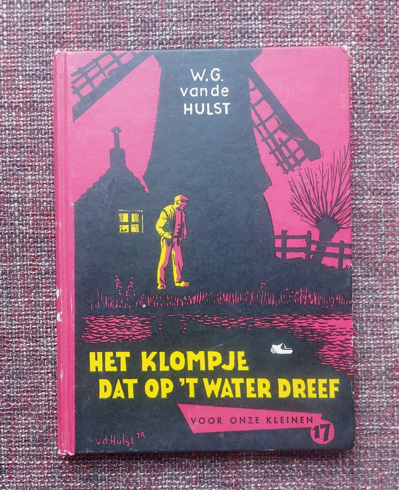 Het klompje dat op het water dreef, Ophalen