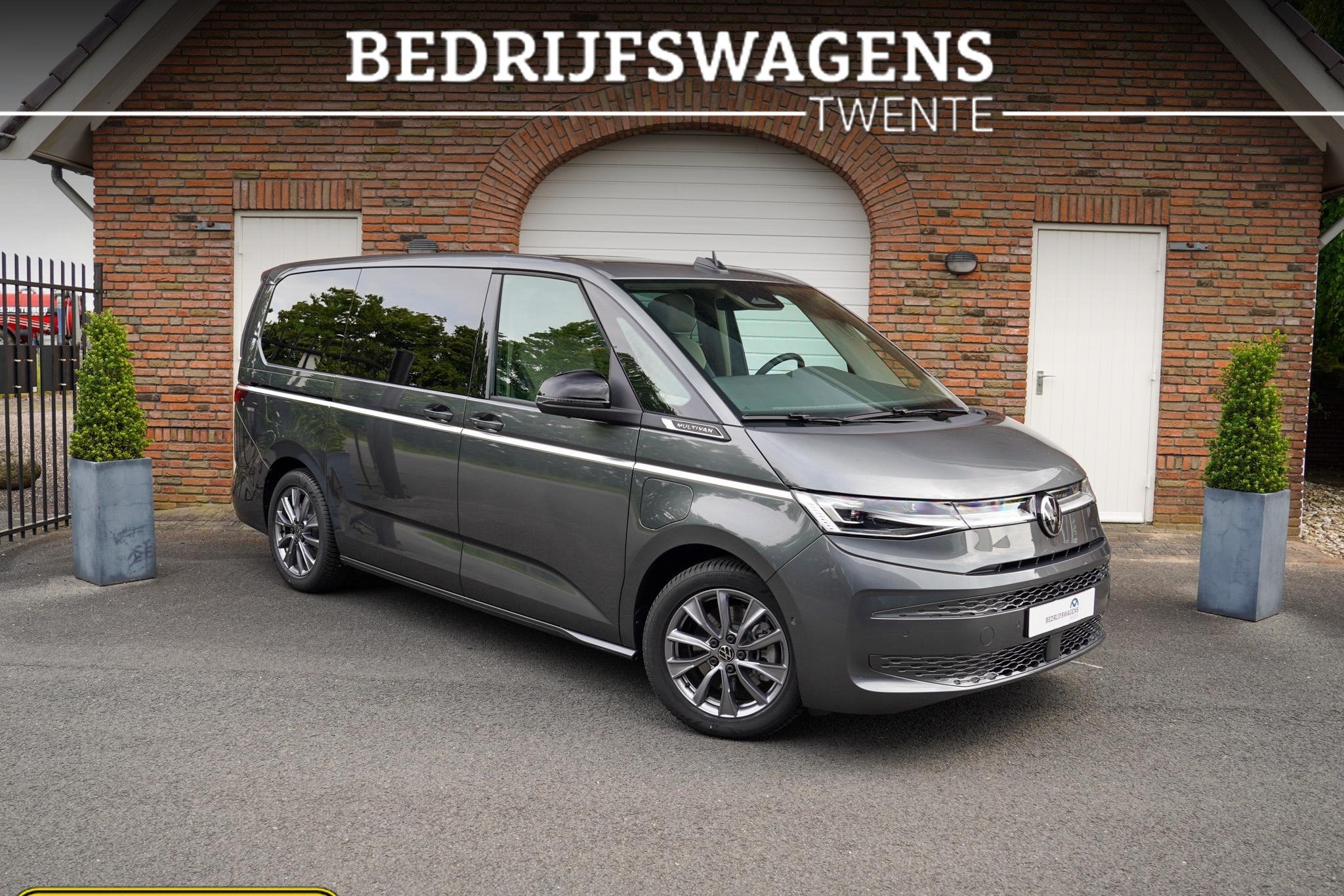 Volkswagen Multivan 1.5 e-hybrid Style L2 4-Motion LEDER - D, Auto's, Volkswagen, 82 pk, 1600 kg, Zilver of Grijs, Multivan