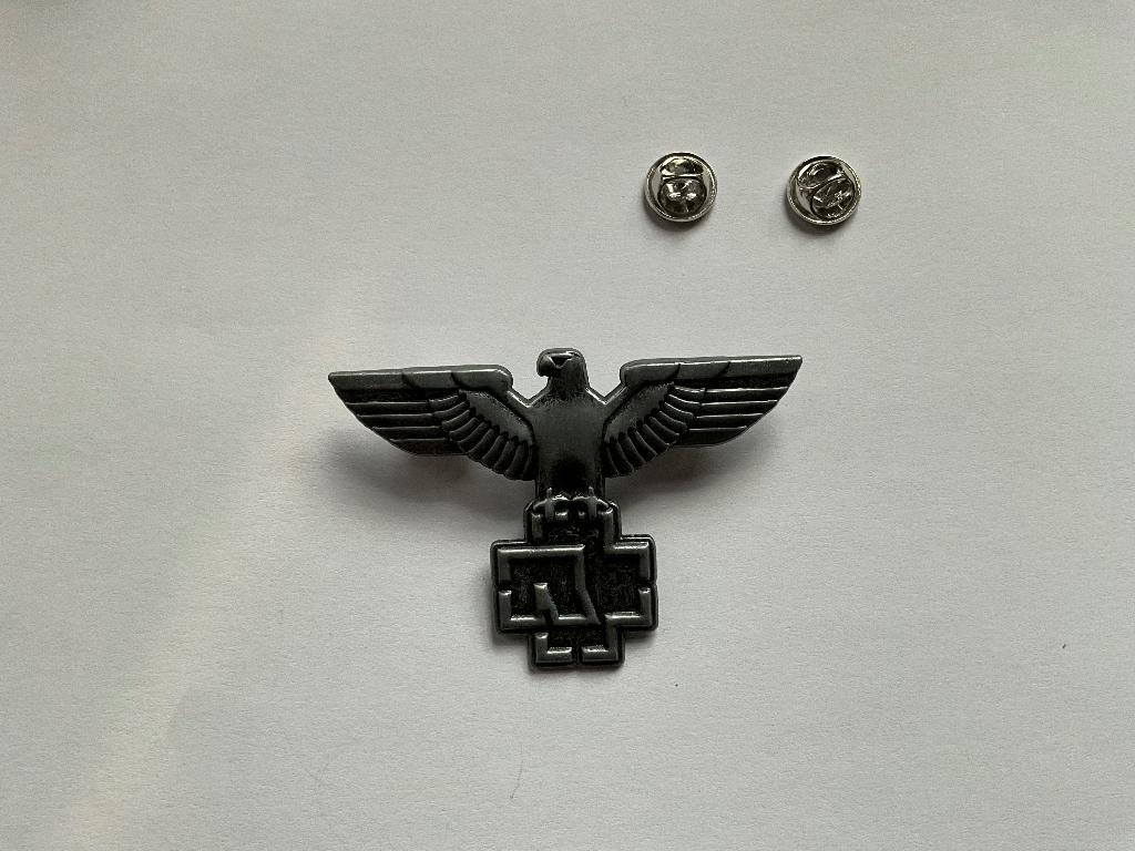 Mooie pin /speld van rammstein zie foto nieuw, Nieuw, Ophalen of Verzenden, Mooie pin /speld van rammstein zie foto nieuw, REGINA