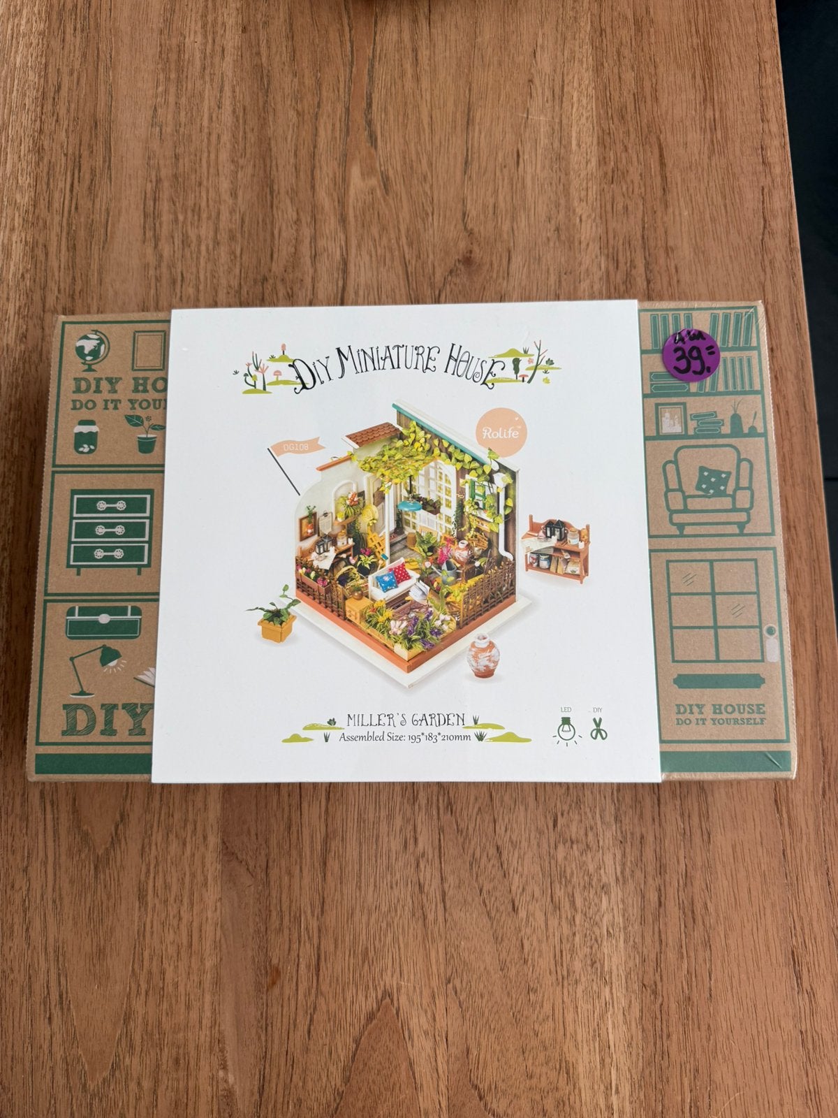 Miller’s Garden - DIY miniatuur huisje - Rolify, Ophalen of Verzenden, Nieuw, Gebouwen, Knutselwerk