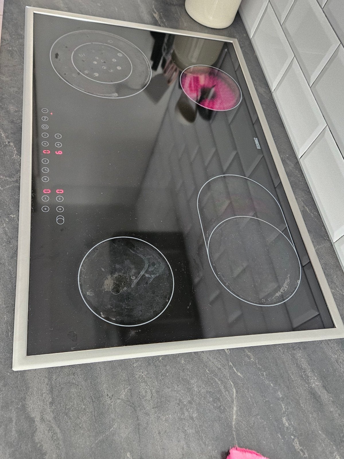 Keuken met koelkast en oven - werkblad beschadigd, Huis en Inrichting, Ophalen, Gebruikt, Hoekkeuken, Kunststof