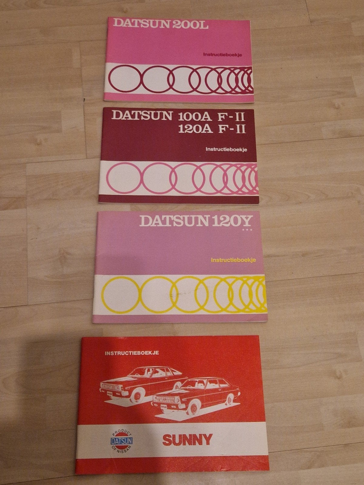 4 originele Datsun instructieboekjes - Zeldzaam goede staat, Ophalen of Verzenden