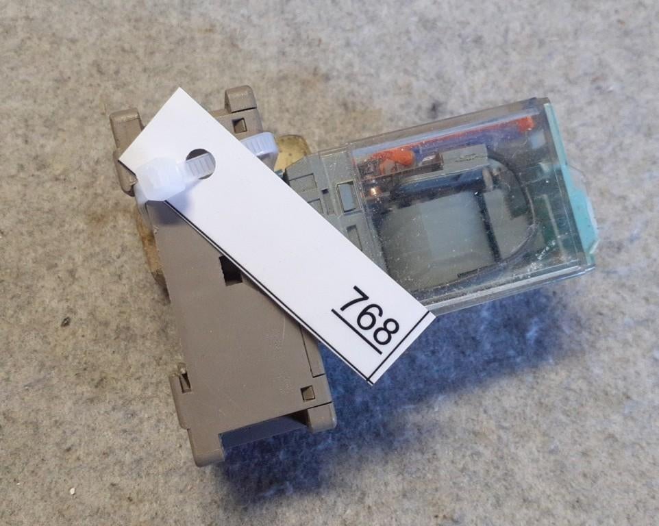 Releco 24 volt DC relais, Ophalen, Gebruikt