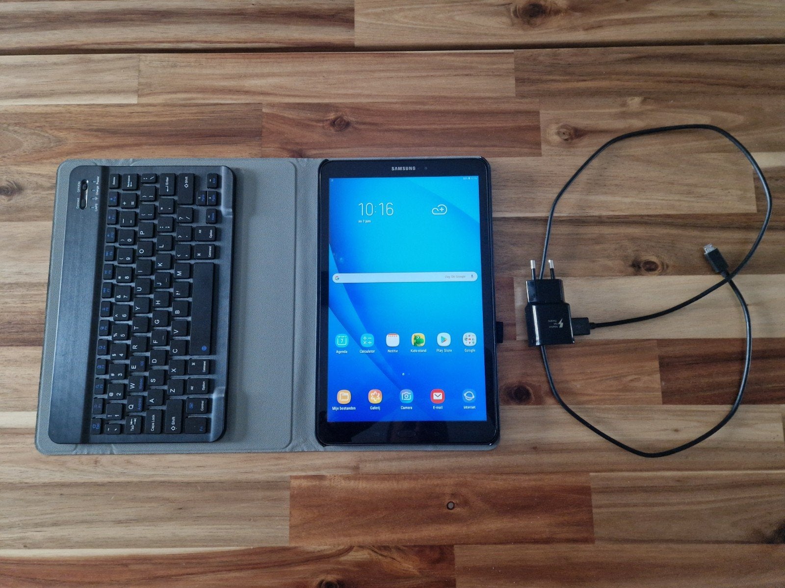 Samsung Galaxy Tab A (2016) met toetsenbord en oplader, 32 GB, Galaxy Tab A (2016), Gps, Zo goed als nieuw