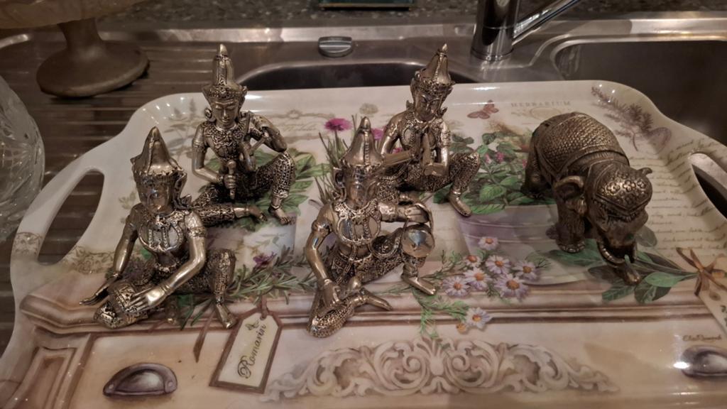 Set van 5  Thaise beelden en olifant, Ophalen