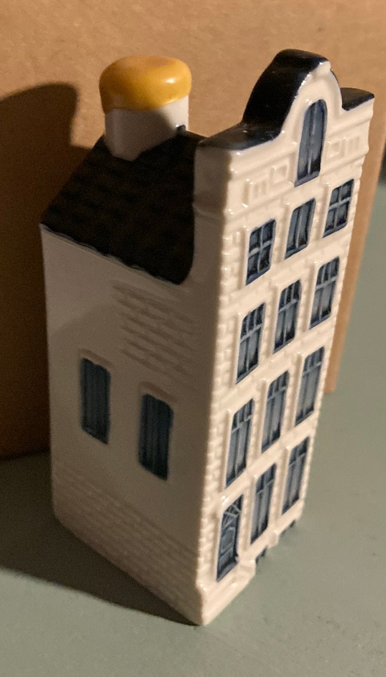 KLMhuisje nummer 67 exemplaar 2, Verzamelen, Ophalen of Verzenden, Zo goed als nieuw, Gevuld