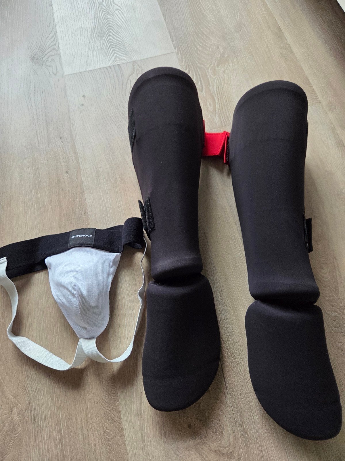 Scheenbeschermers en toque. kindermaat (M), Sport en Fitness, Ophalen, Gebruikt, Overige, Vechtsportbescherming