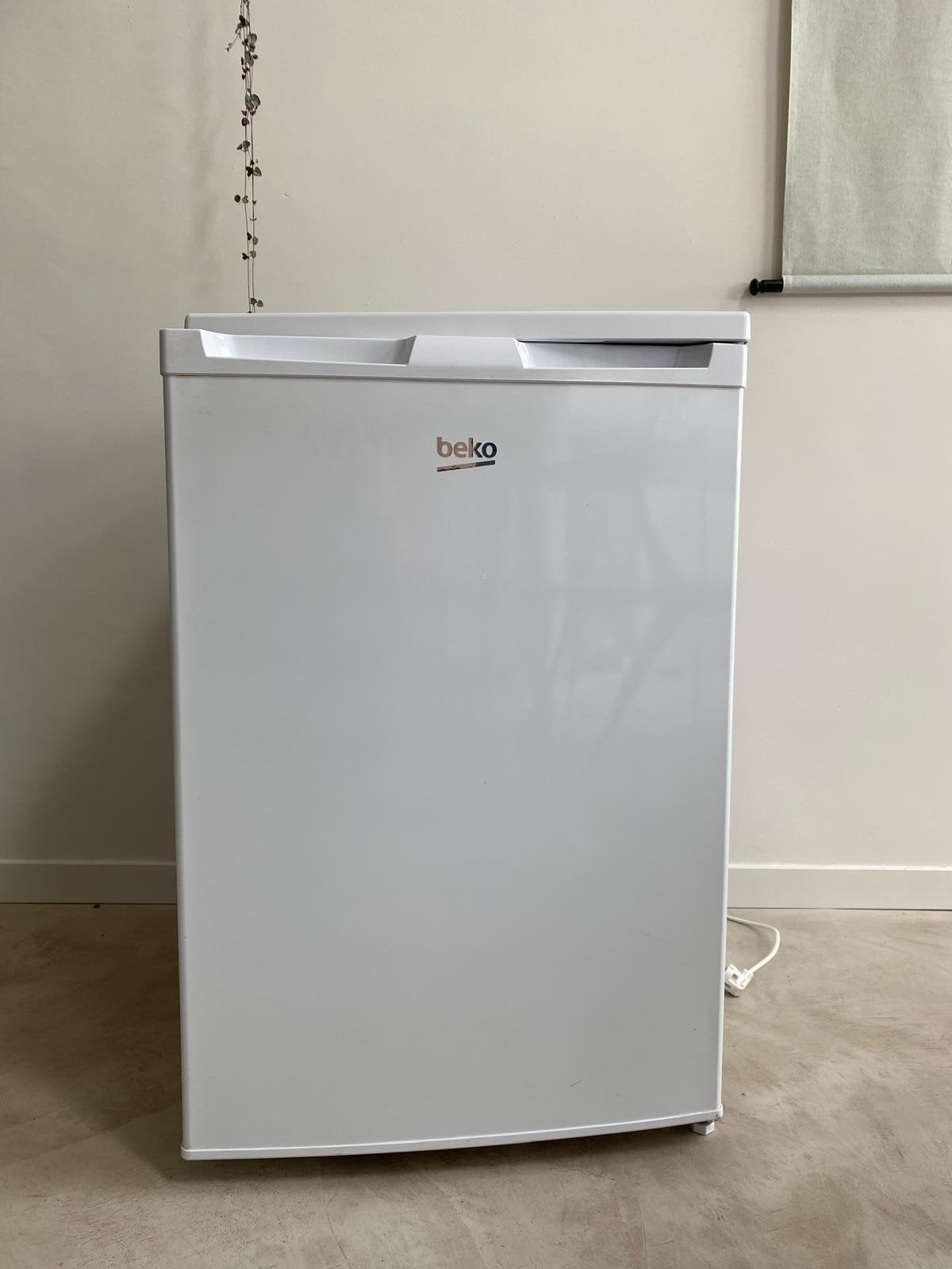Zgan Beko TSE 1283 tafelmodel koelkast met vriesvak, Witgoed en Apparatuur, Ophalen, Minder dan 85 cm, Minder dan 60 cm, Zo goed als nieuw