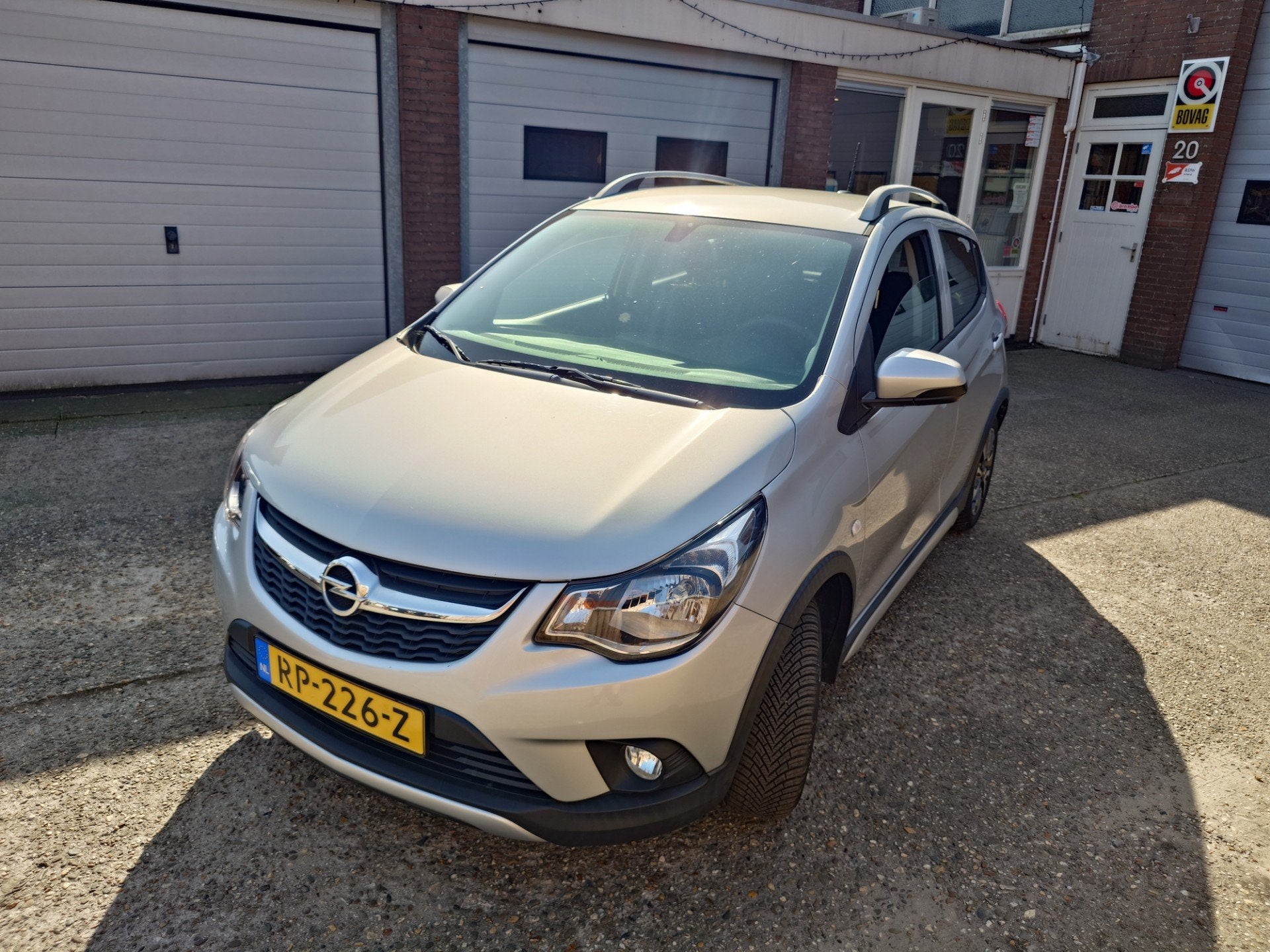 Opel KARL 1.0 Rocks Online Edition Automaat Dealer onderhoud, Auto's, Opel, Stof, Gebruikt, Parkeersensor, Origineel Nederlands