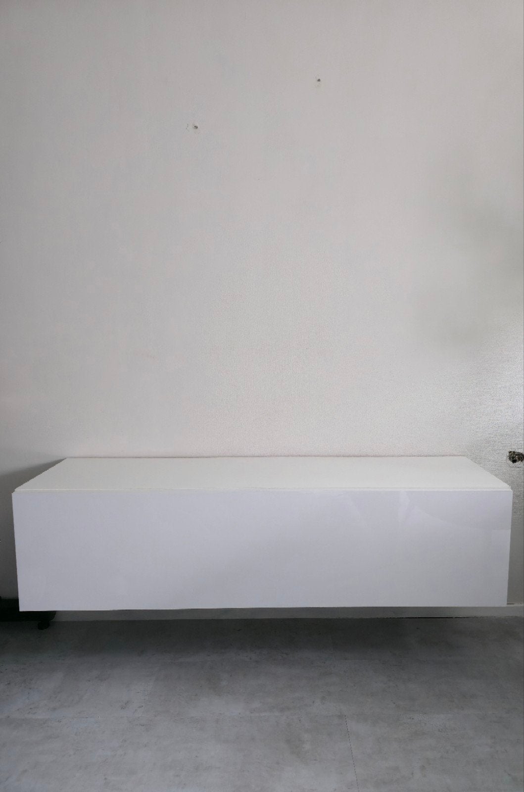 Tv Meubel Young - Wit Hoogglans - 140 cm, Huis en Inrichting, Kasten | Televisiemeubels, Ophalen of Verzenden, 25 tot 50 cm, 100 tot 150 cm