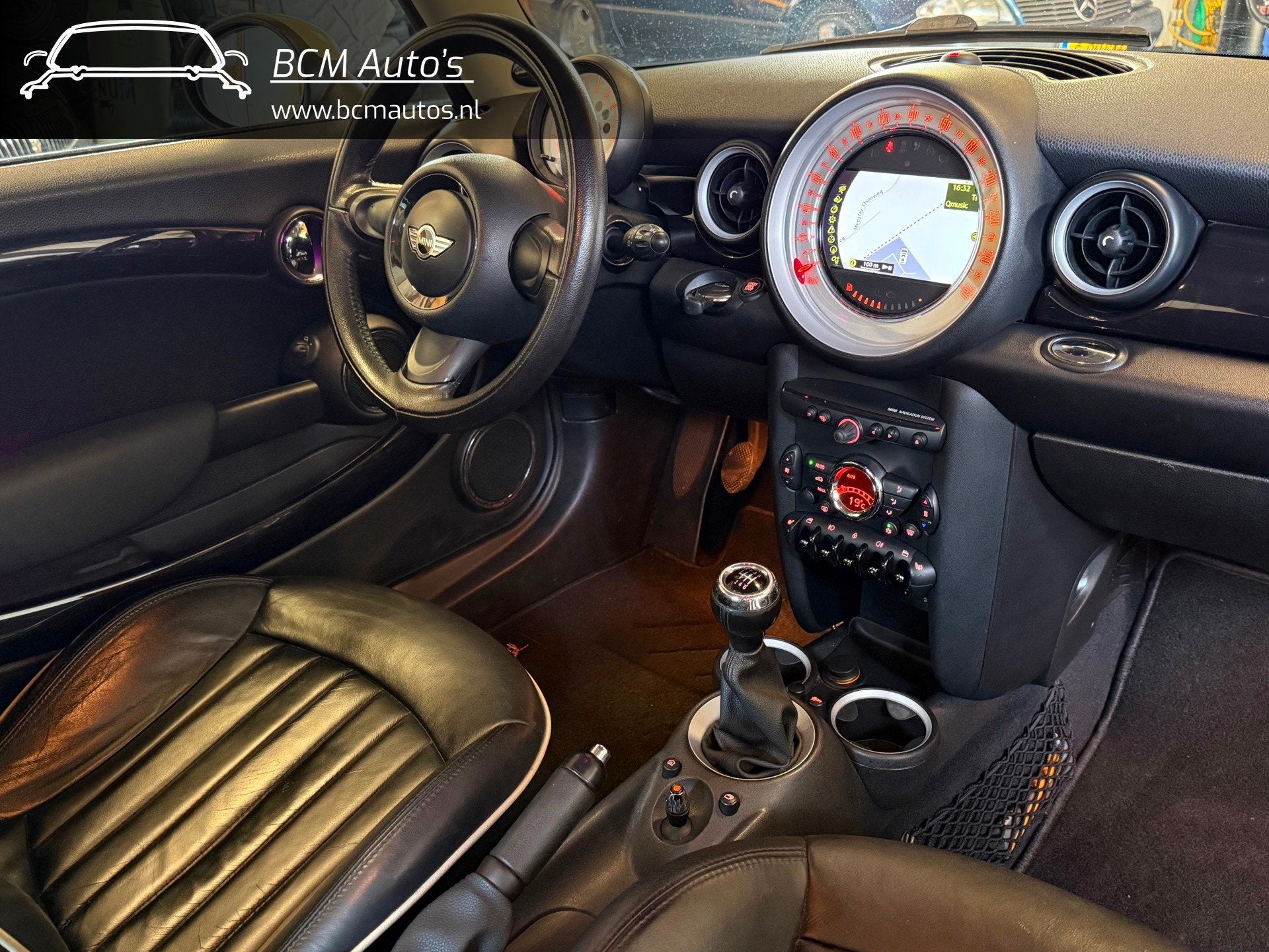 Mini Cooper 1.6 One Chili |Leer|Harman/Kardon|Stoelverwaming, Auto's, Mini, Voorwielaandrijving, Zwart, 4 stoelen, Wit