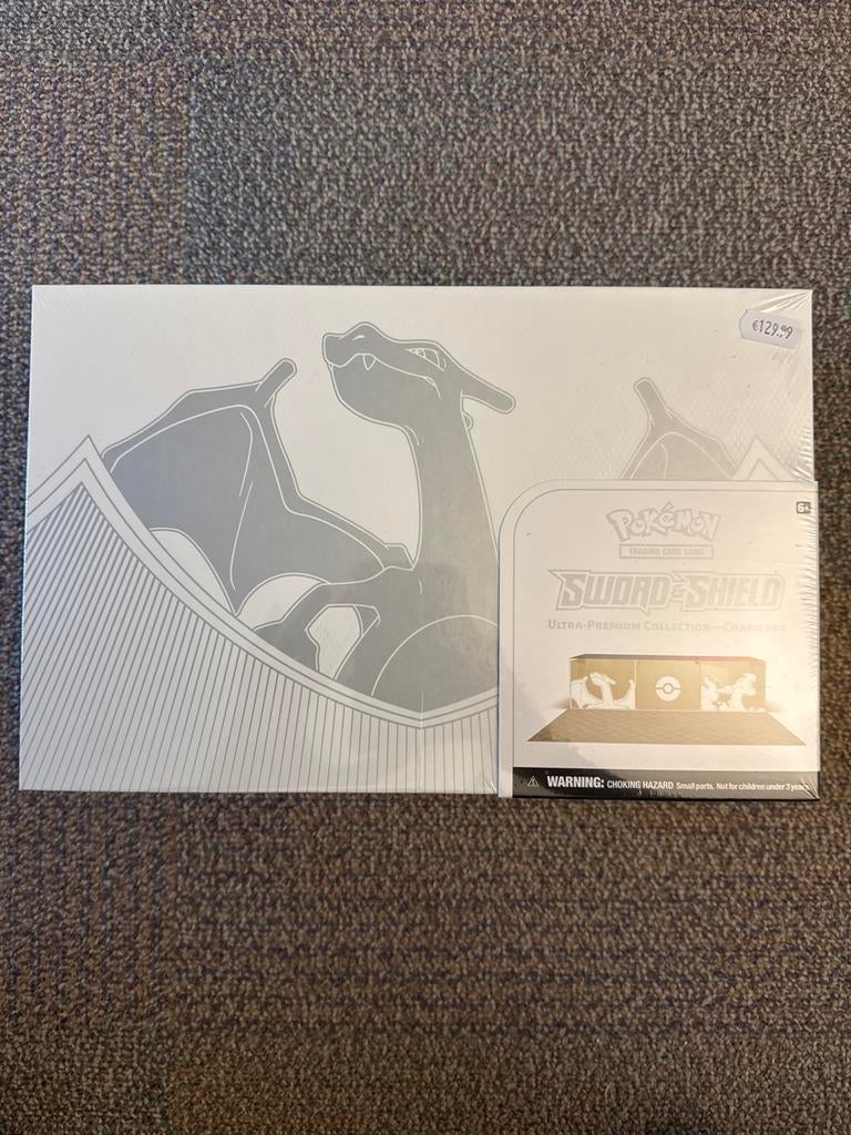 Pokémon Sword & Shield Ultra-Premium Collection Charizard, Ophalen of Verzenden, Nieuw, Overige typen