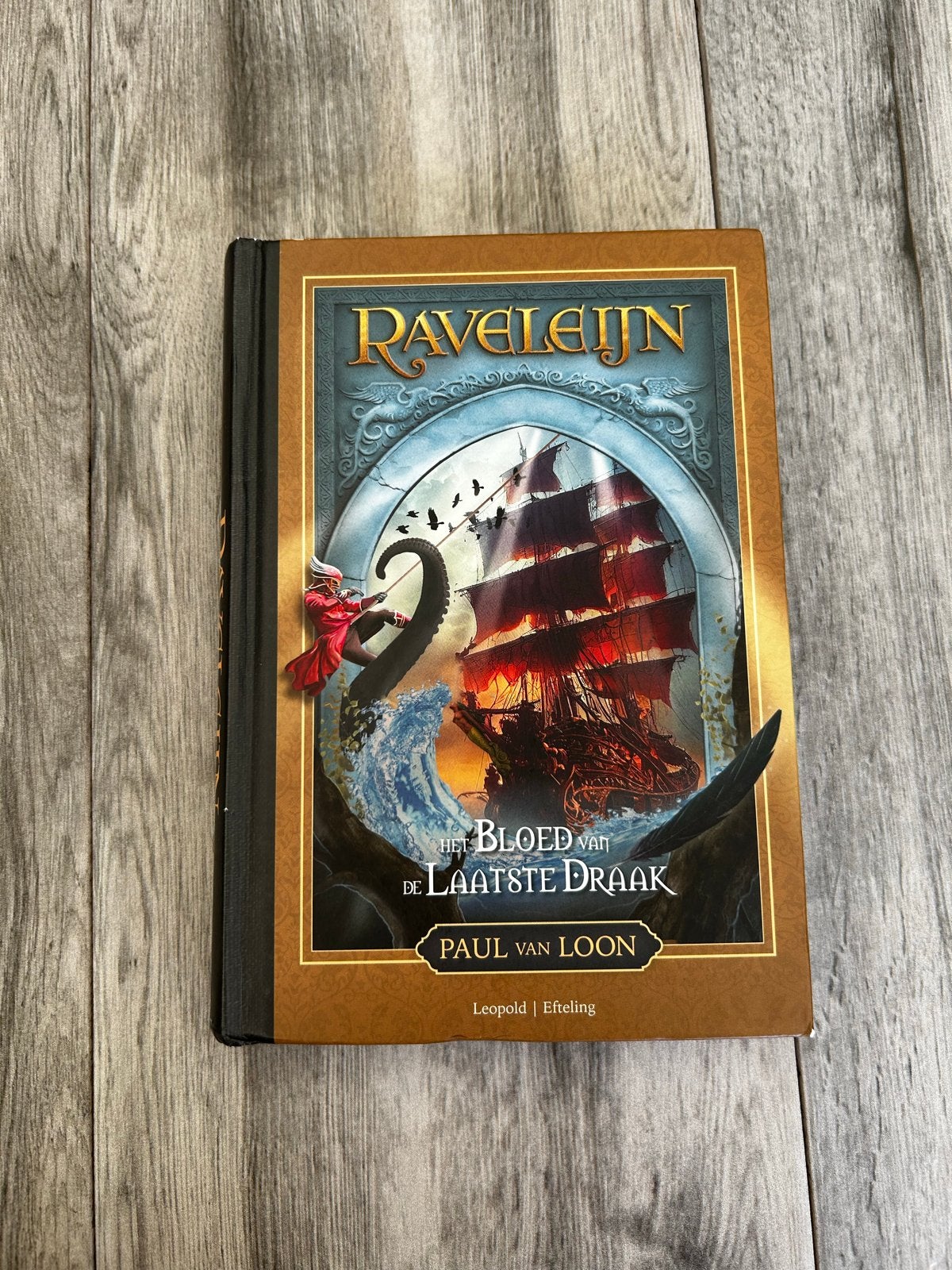Raveleijn: Het Bloed van de Laatste Draak - Paul van Loon, Ophalen of Verzenden, Zo goed als nieuw, Fictie