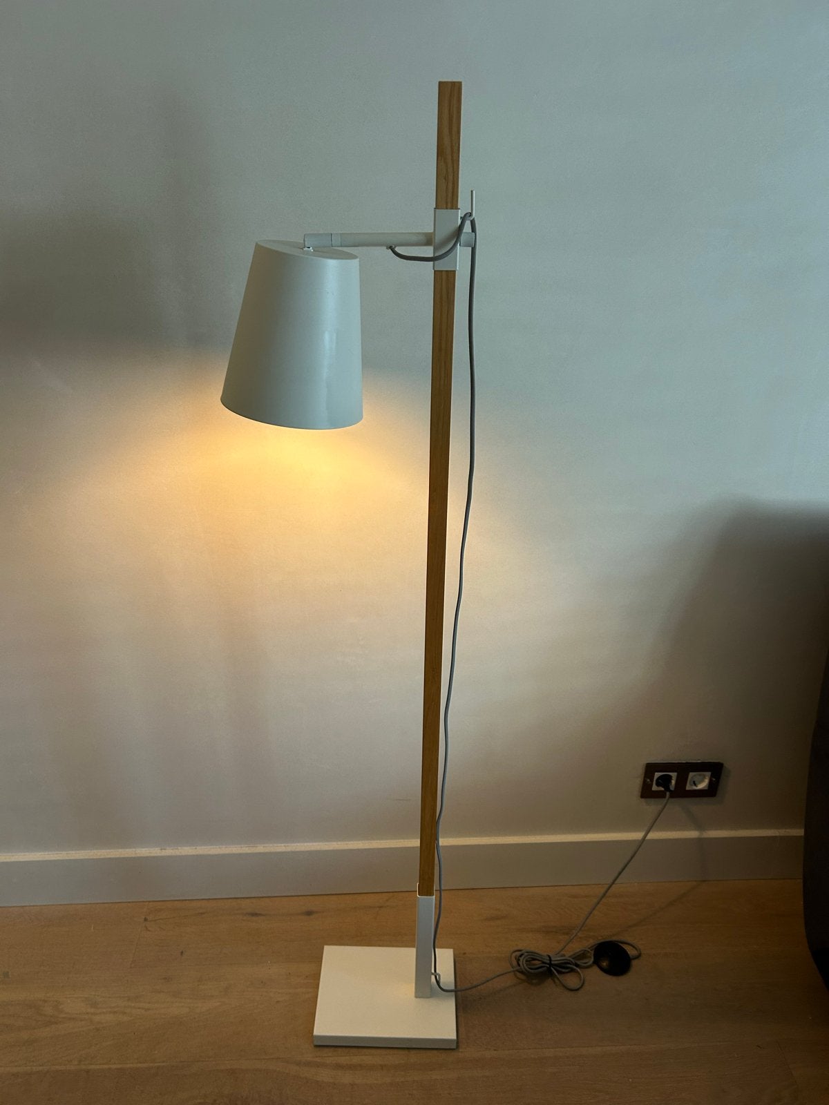 It’s about RoMi vloerlamp met houten accenten, Ophalen, E27 (groot), Zo goed als nieuw, 150 tot 200 cm
