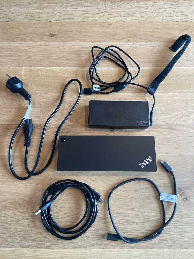 Lenovo ThinkPad Thunderbolt 3 Dock Gen 2 met 135W adapter, Ophalen of Verzenden, Zo goed als nieuw, Docking station, Laptop