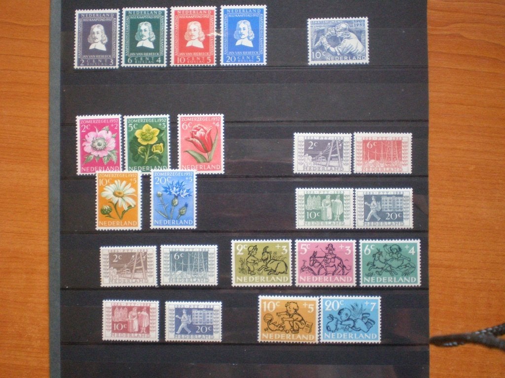 jaargang ( ook per serie) 1952 Postfris ( V 608)..€ 13,75, Postzegels en Munten, Postzegels | Nederland, Ophalen of Verzenden