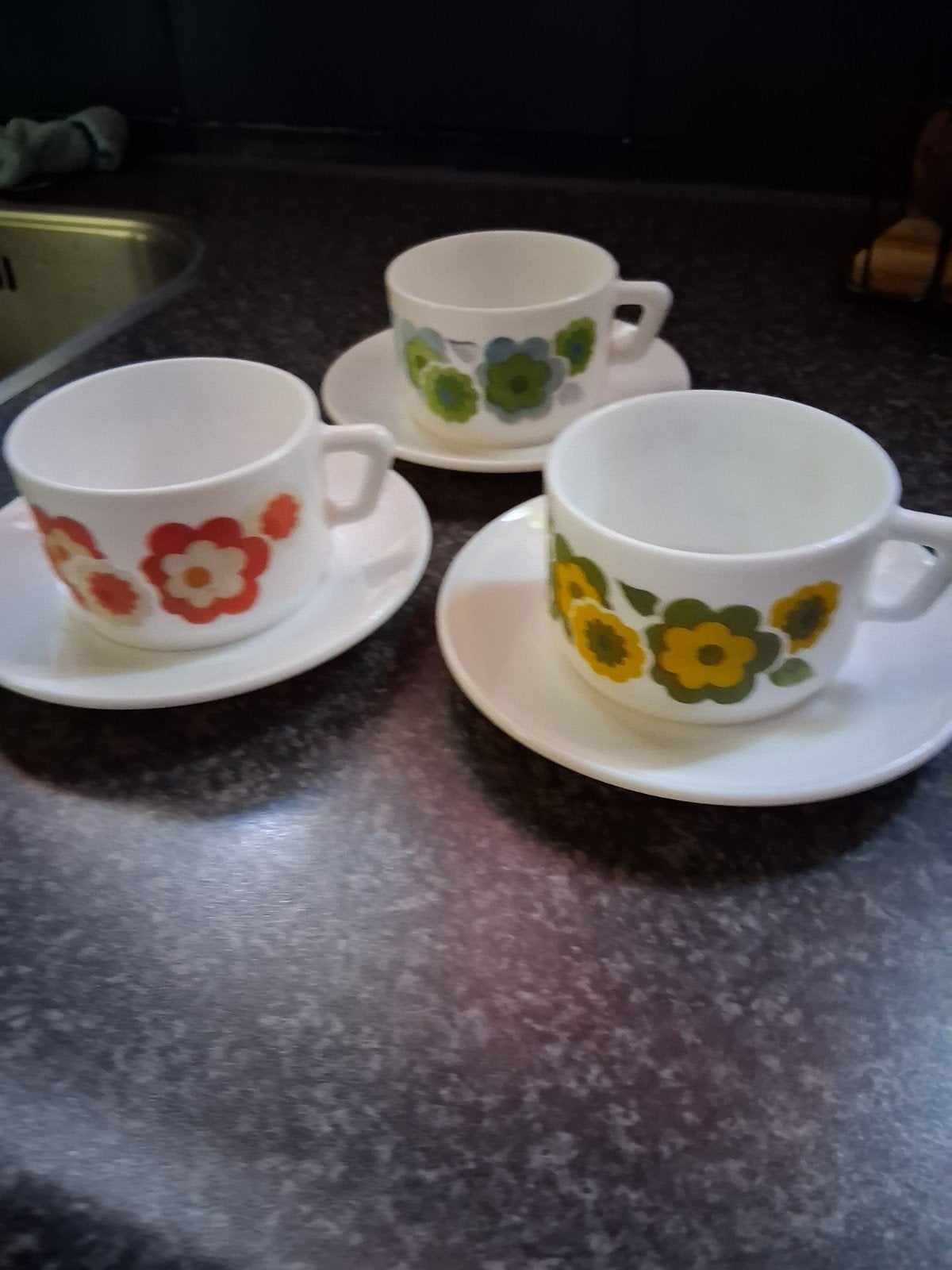 Vintage Jaren '70 Bloemen Koffiekopjes met Schotels (3), Ophalen