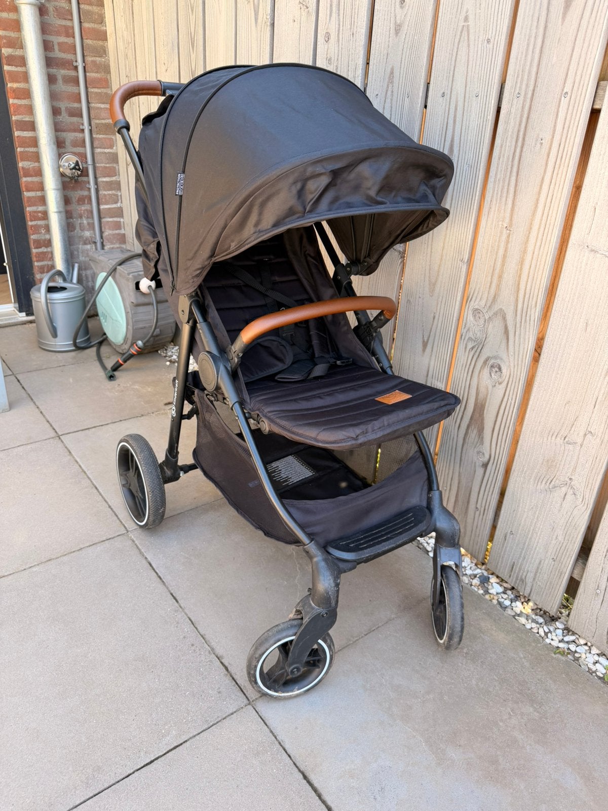 Kinderkraft Grande Buggy – Dark Black, Kinderen en Baby's, Buggy's, Ophalen, Zo goed als nieuw, Zonnekap