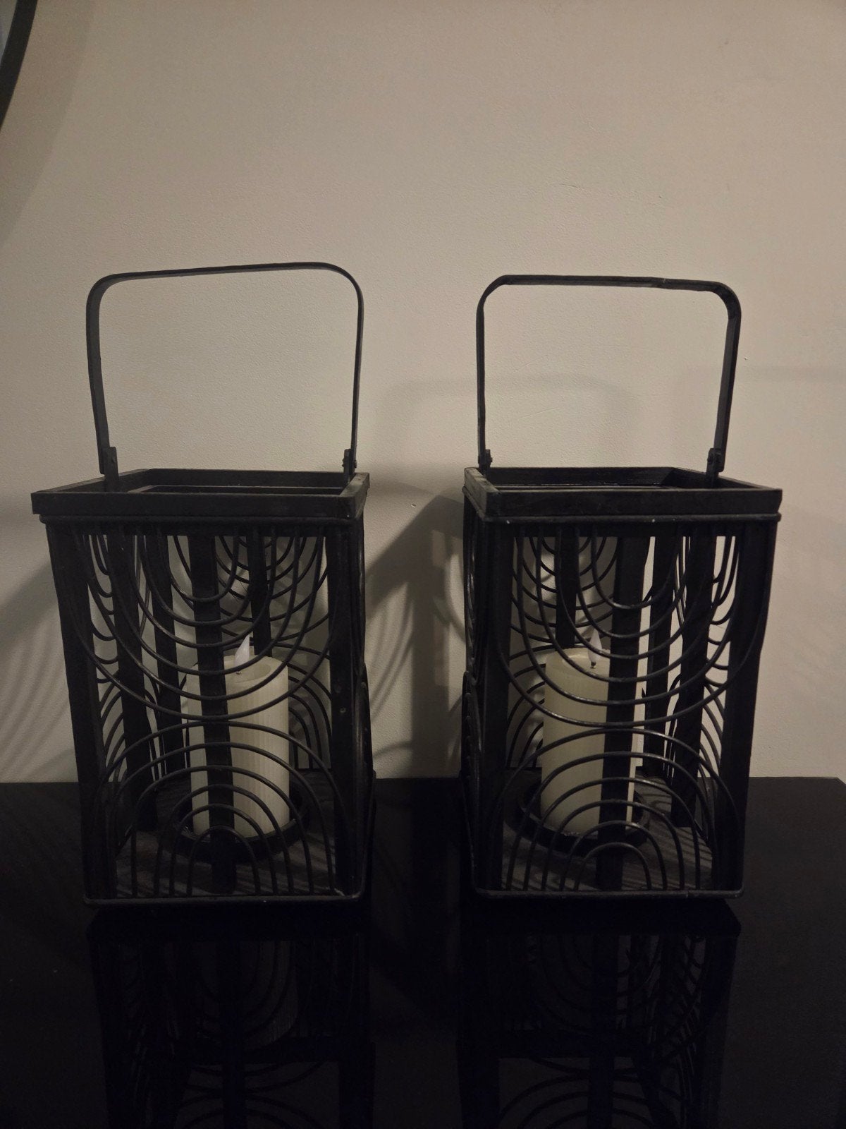 Windlichten hout/riet incl LED kaarsen met timer, Huis en Inrichting, Woonaccessoires | Kandelaars en Kaarsen, Windlicht, Zwart