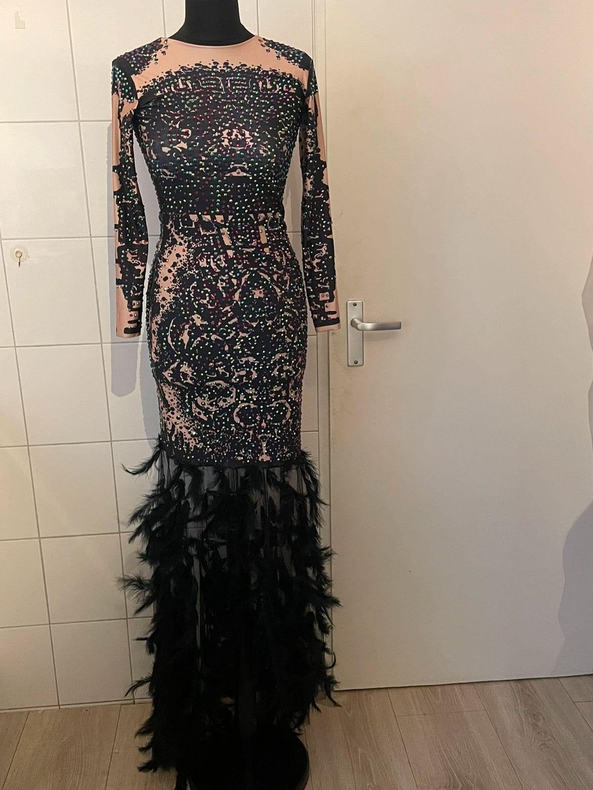 Elegante Galajurk met Veren - Maat M, Maat 38/40 (M), Galajurk, Zwart, Ophalen of Verzenden